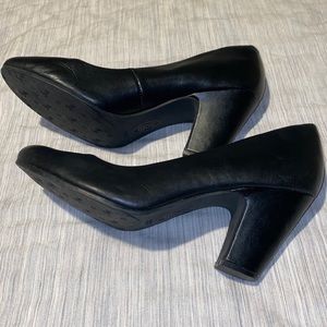 Sofft Black Flight Attendent Pumps —Good Condition